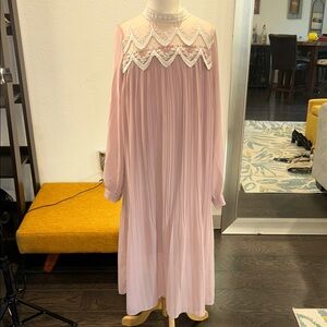 Chic Long Sleeve Pink Dress with Lace Detail